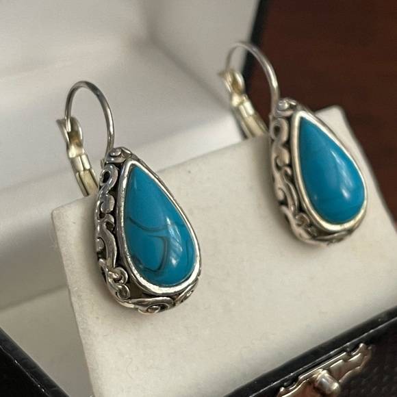 Turquoise silver tone pendant necklace & earring set - Picture 7 of 8